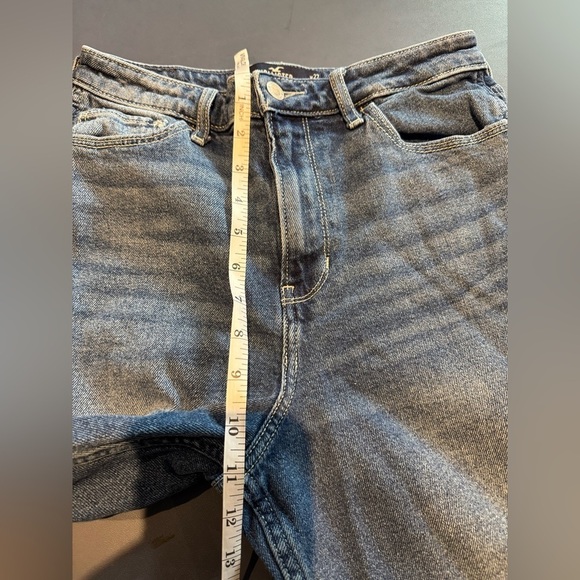 Distressed Hollister cropped jeans ripped jeans y2k size 5 short custom hem - Picture 9 of 10